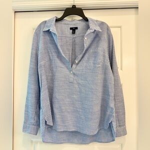 GAP White and Blue Striped Shirt